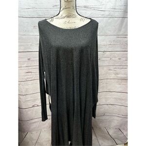 Romeo + Juliet couture m/l gray pullover sweater, open on sides and gives more o